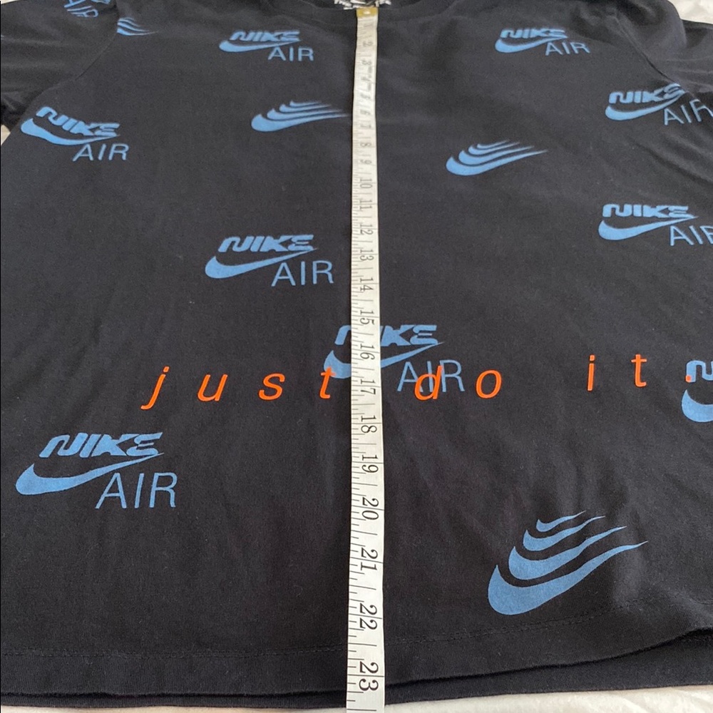 Men’s Black and Blue Nike Logo Graphic Tee - Picture 7 of 8